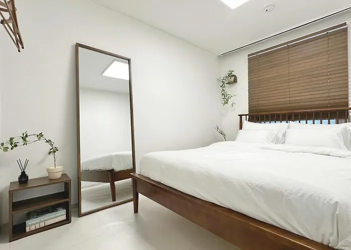 Check In Hongdae Apartment *