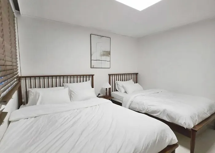 Check In Hongdae Apartment *